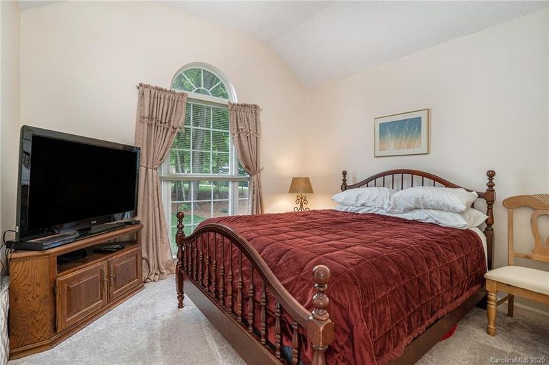 12113 Meadow Post Ln, Charlotte, NC 28269
