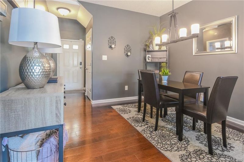 1520 Sylvia Ct, Charlotte, NC 28205