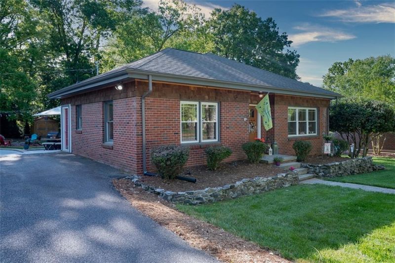 1334 7th St NW, Hickory, NC 28601