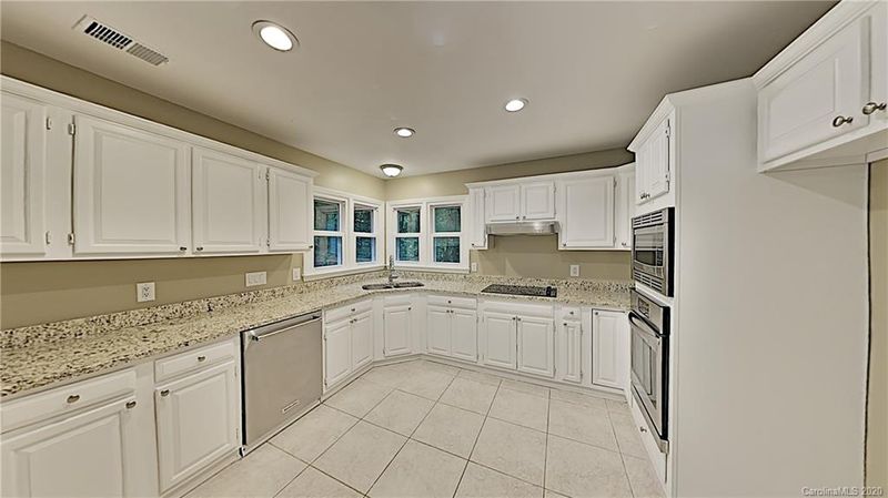 5715 Stream Ridge Dr, Charlotte, NC 28269