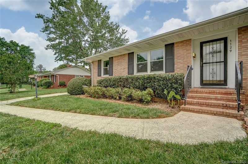 1129 Bevis Dr, Charlotte, NC 28209