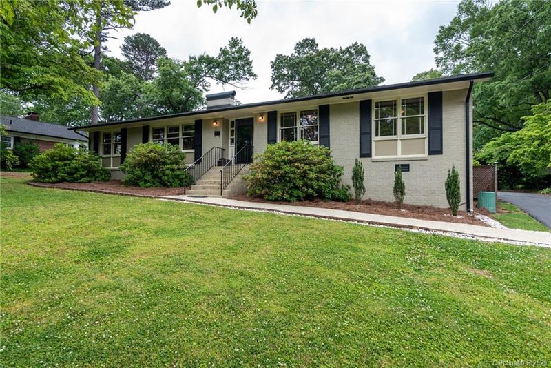 1039 6th Ave, Hickory, NC 28601