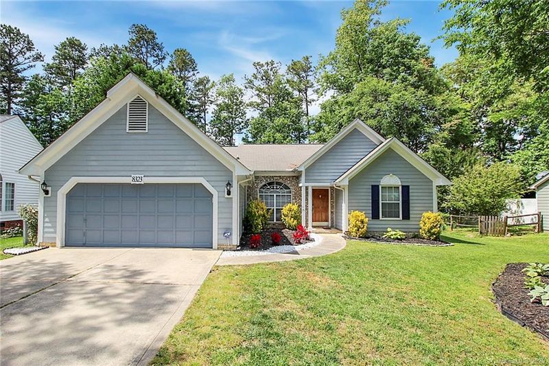 8323 Belstead Brook Ct, Charlotte, NC 28216