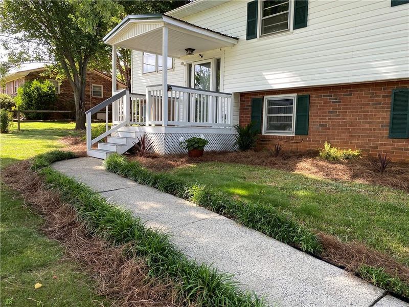 5702 Mountain Ter, Hickory, NC 28602