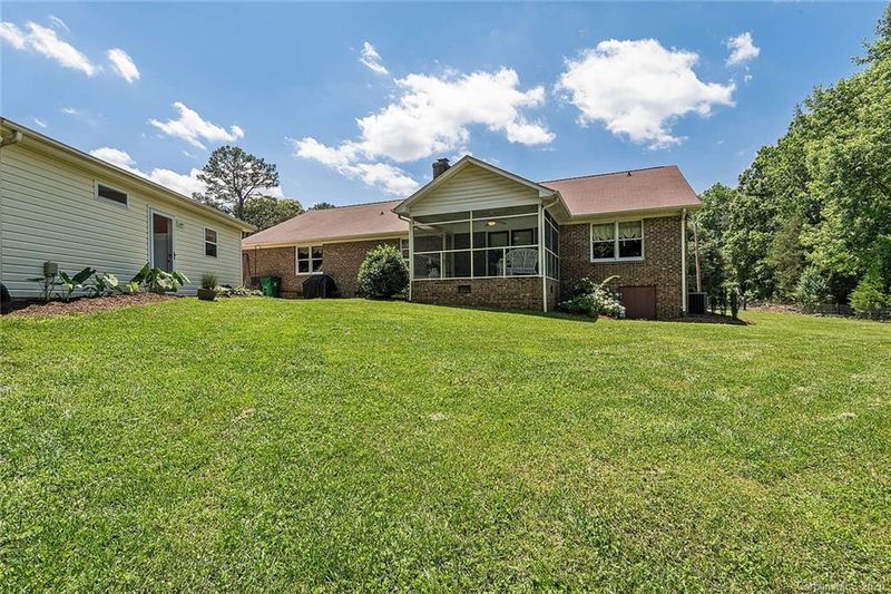2223 Shalimar Dr, Charlotte, NC 28216