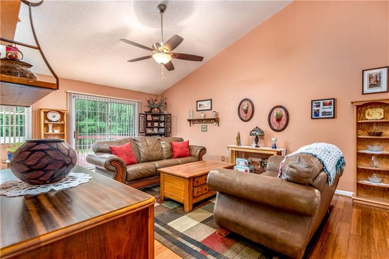 5196 Olde School Dr, Hickory, NC 28602