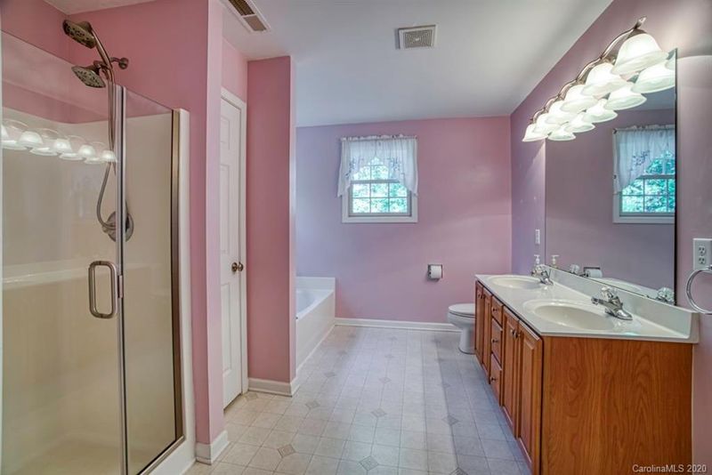 1937 Friendly Ln, Newton, NC 28658