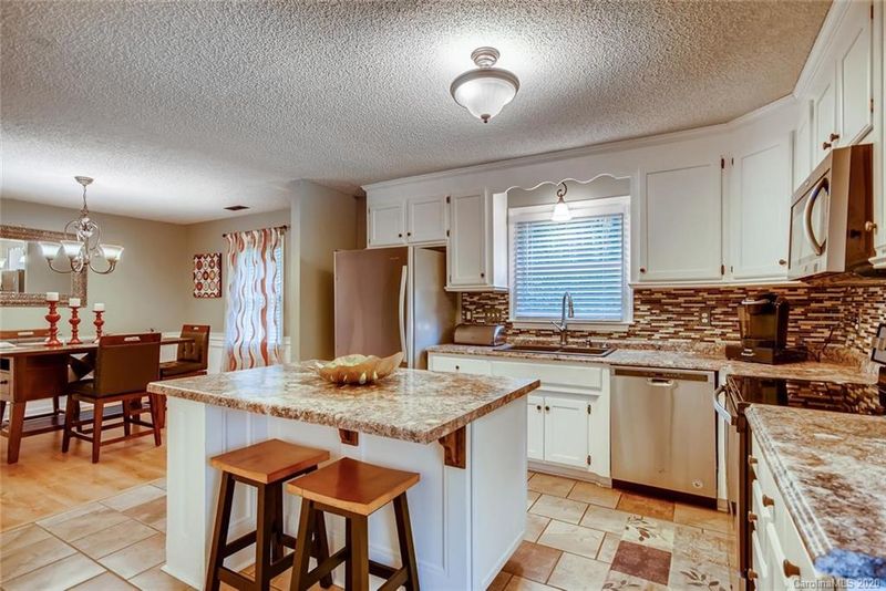 1326 Jackson Rd, Gastonia, NC 28052