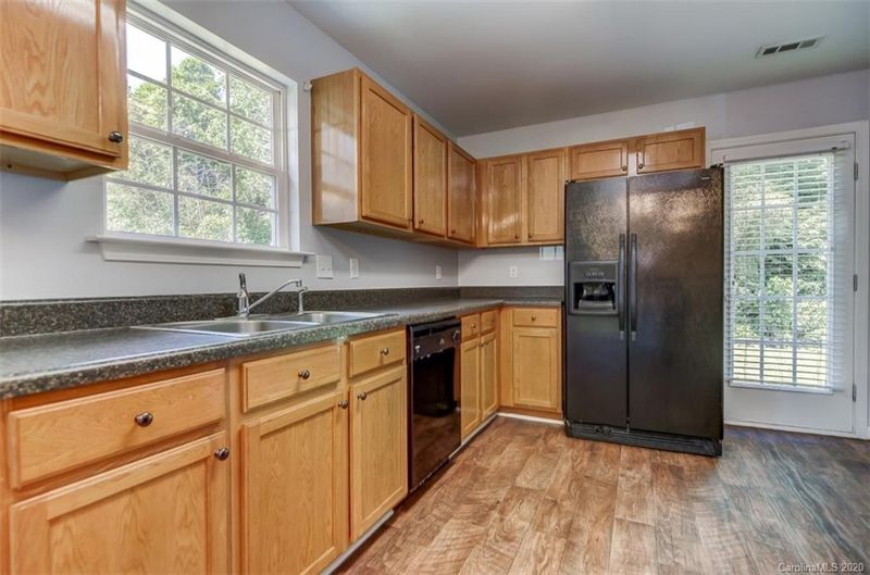6217 Summerour Pl, Charlotte, NC 28214