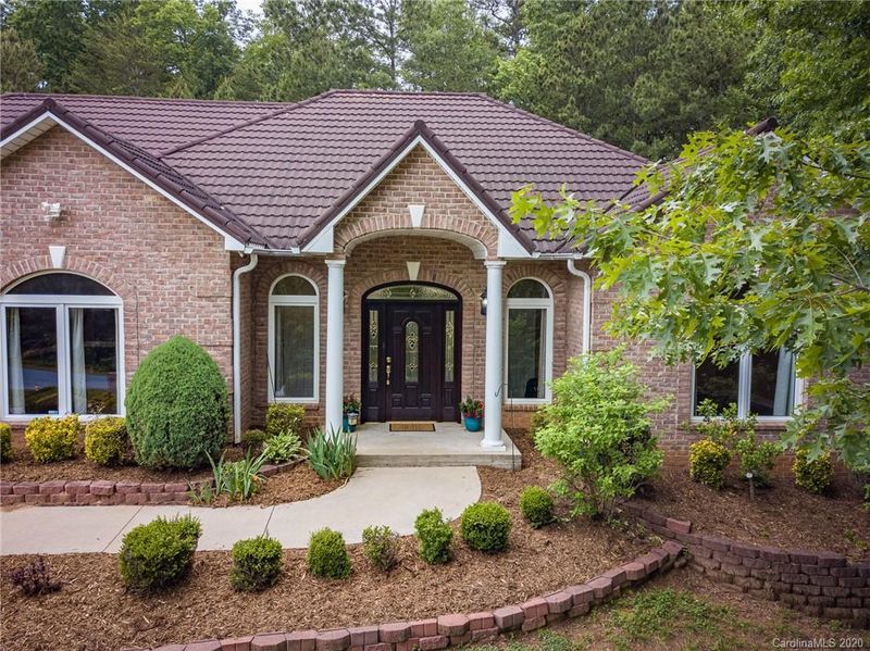 6231 Hayden Dr, Hickory, NC 28601