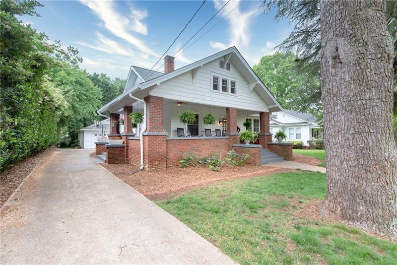 621 W 8th St, Newton, NC 28658