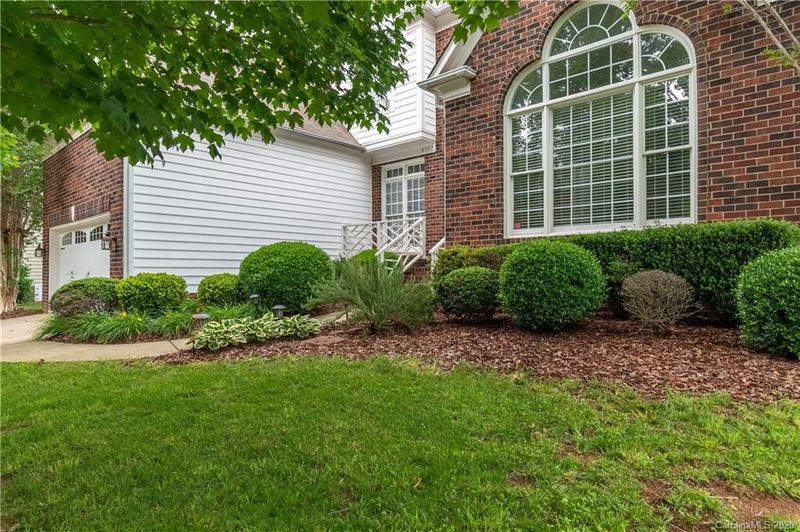8302 Beardsley Dr, Charlotte, NC 28269