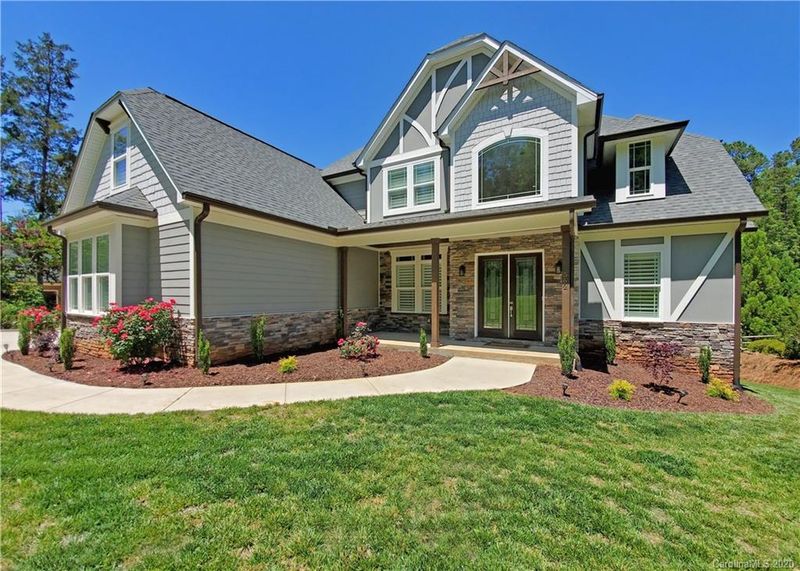 562 Arrow Point Ln, Davidson, NC 28036