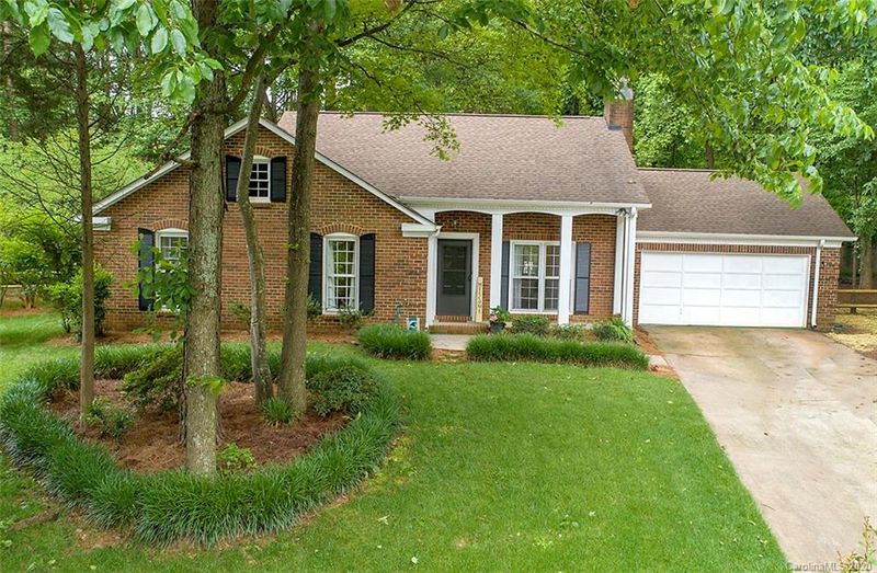 9601 Leeswood Ln, Matthews, NC 28105