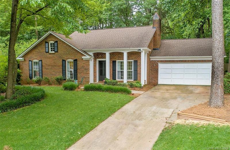 9601 Leeswood Ln, Matthews, NC 28105