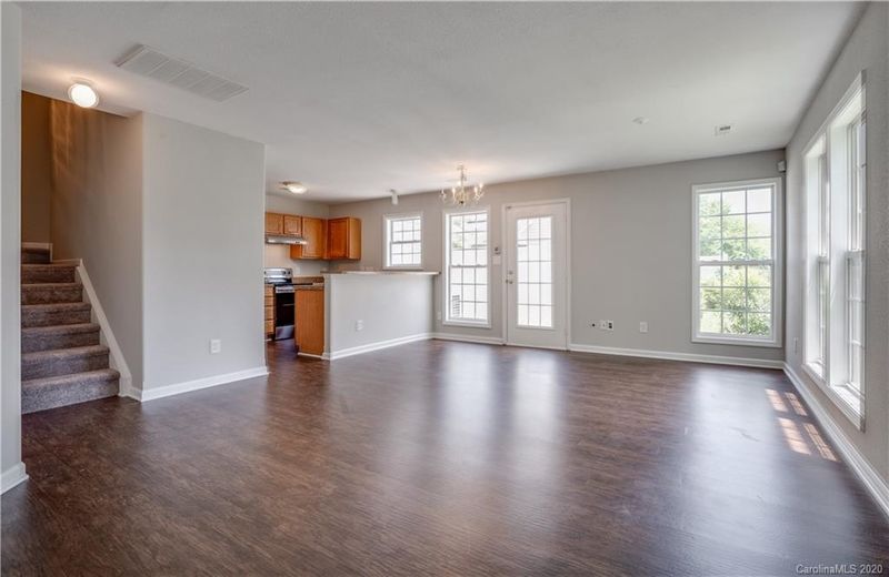 1821 Flushing Ct, Charlotte, NC 28215
