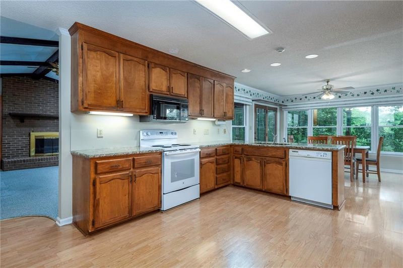 4404 Lakeshore Cir, Catawba, NC 28609