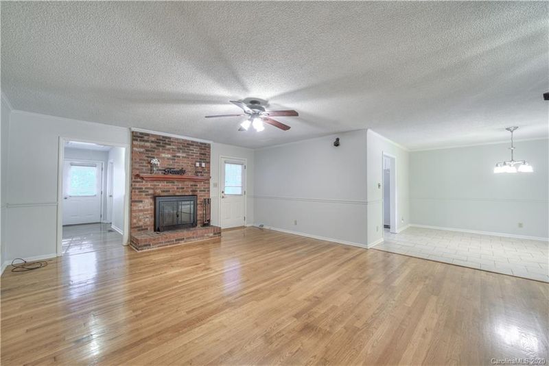 909 Coventry Rd, Kannapolis, NC 28081