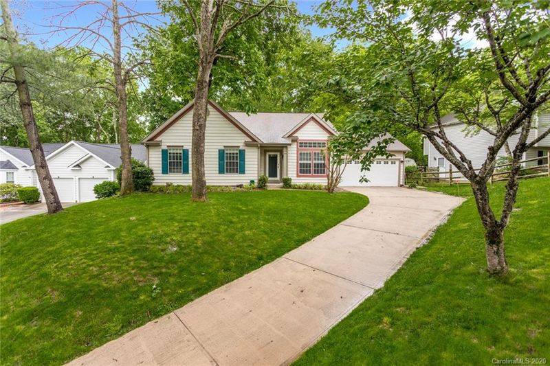 3232 Harris Mill Ln, Charlotte, NC 28262