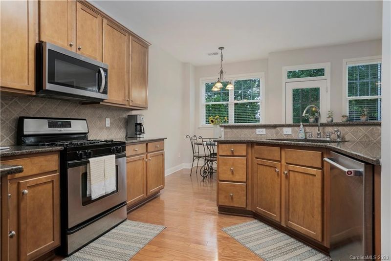 2615 Winding River Dr, Charlotte, NC 28214