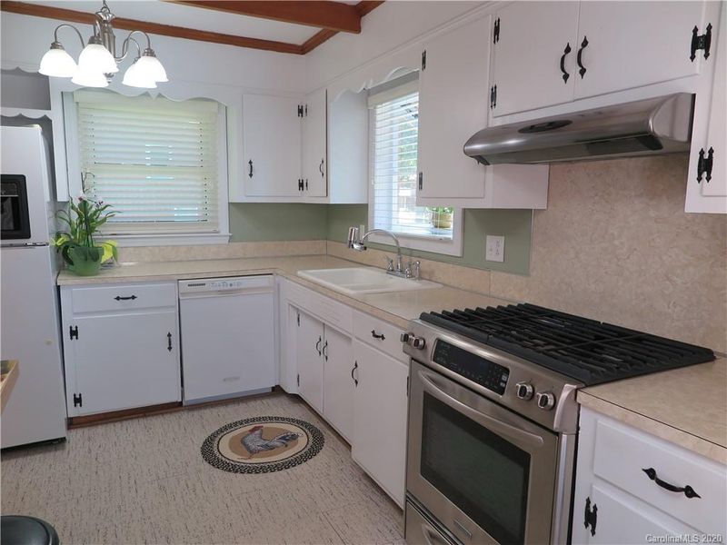 119 Suncrest Rd, Cherryville, NC 28021