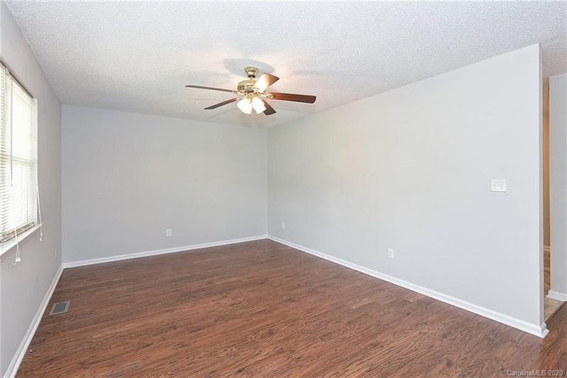 300 Catawba Cir N, Matthews, NC 28104