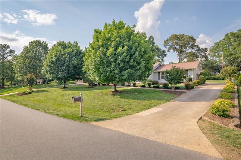 70 35th Ave NW, Hickory, NC 28601