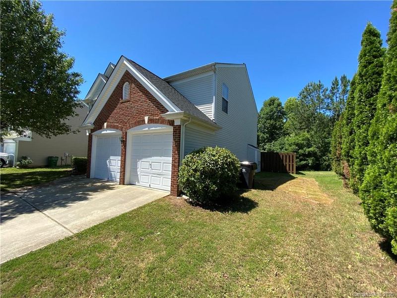 8739 Challenger Dr, Charlotte, NC 28213