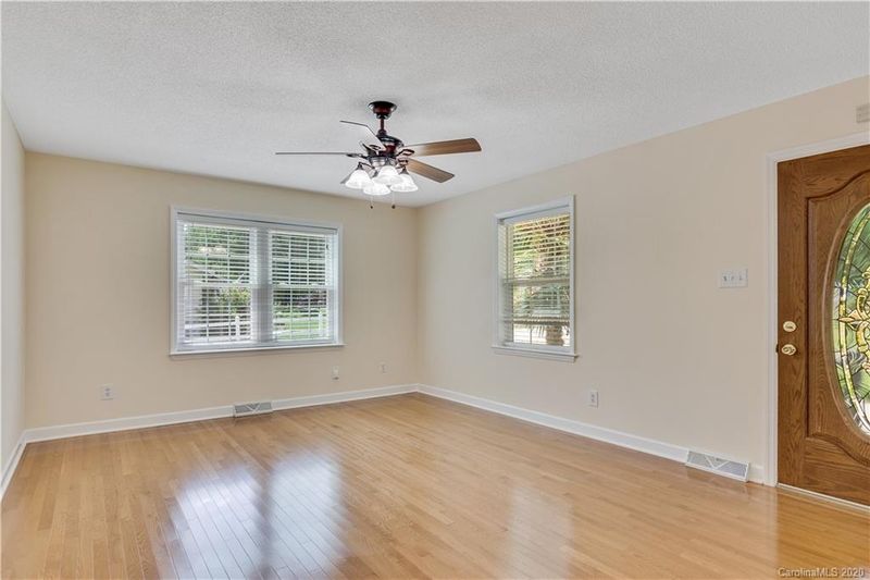 500 N Catawba Cir, Matthews, NC 28104