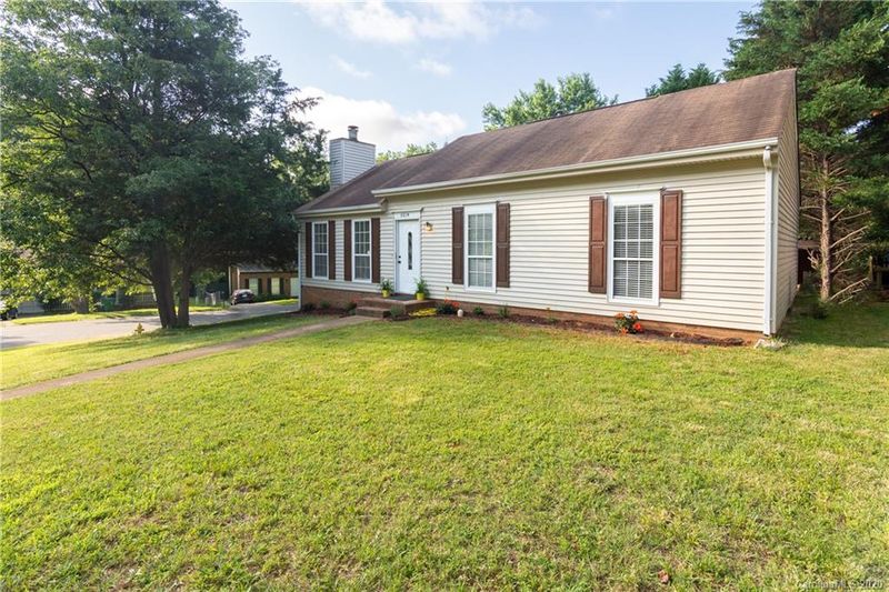 8834 Gaelic Pl, Charlotte, NC 28227