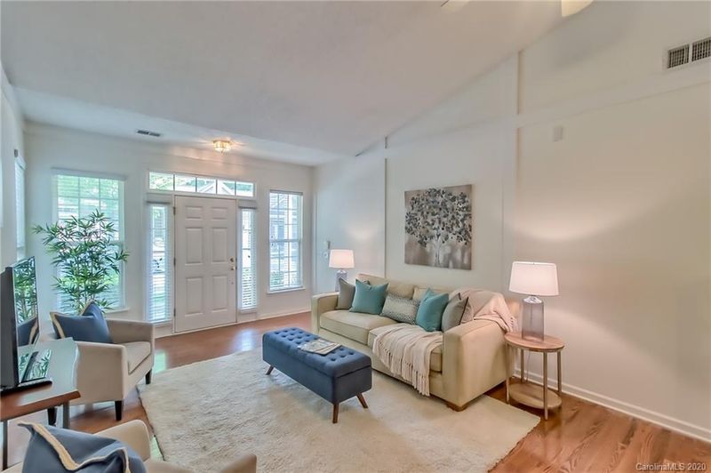 9513 Duckhorn Dr, Charlotte, NC 28277
