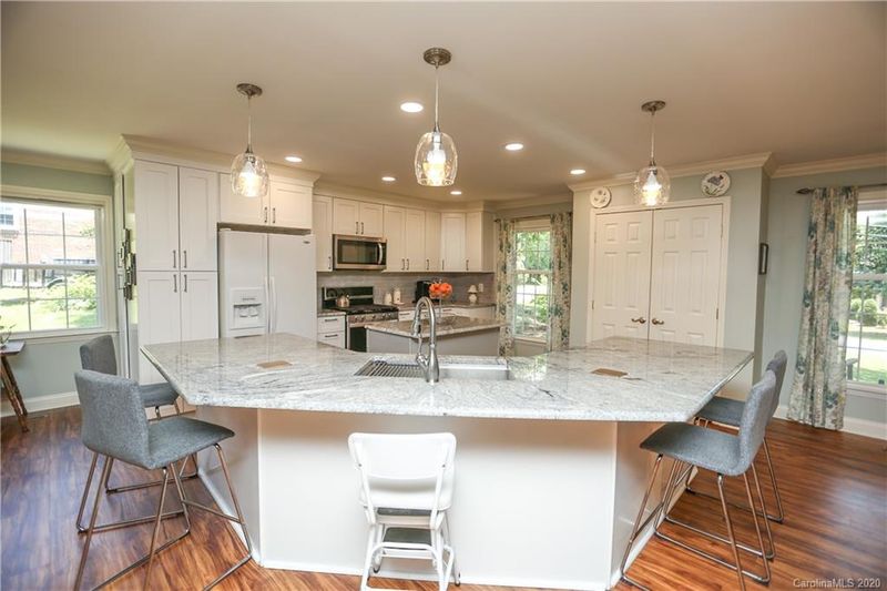 1106 Sunset Dr, Kannapolis, NC 28081