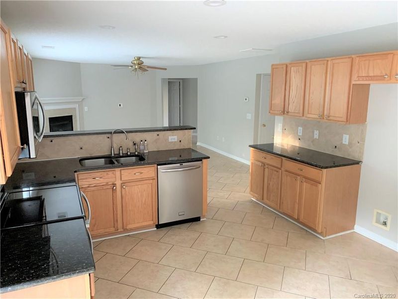 3916 Edgeview Dr, Indian Trail, NC 28079