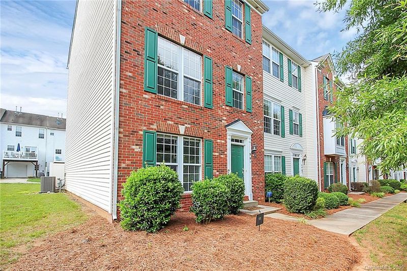 901 Tiger Ln, Charlotte, NC 28262