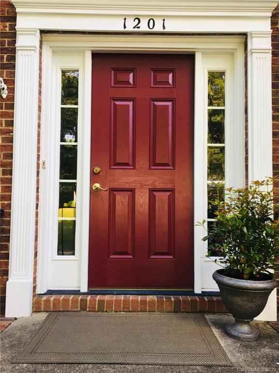 1201 Old Pond Ln, Matthews, NC 28105