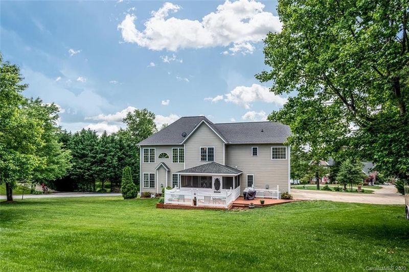 4105 Wandering Ln NE, Hickory, NC 28601