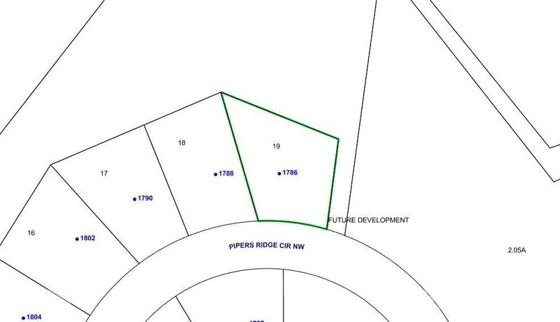 1786 Pipers Ridge Cir NW, Conover, NC 28613