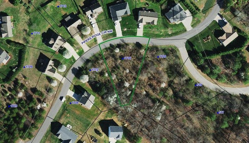 1716 Pipers Ridge Cir NW, Conover, NC 28613