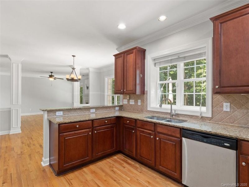 211 Laurel Glen Dr, Mooresville, NC 28115