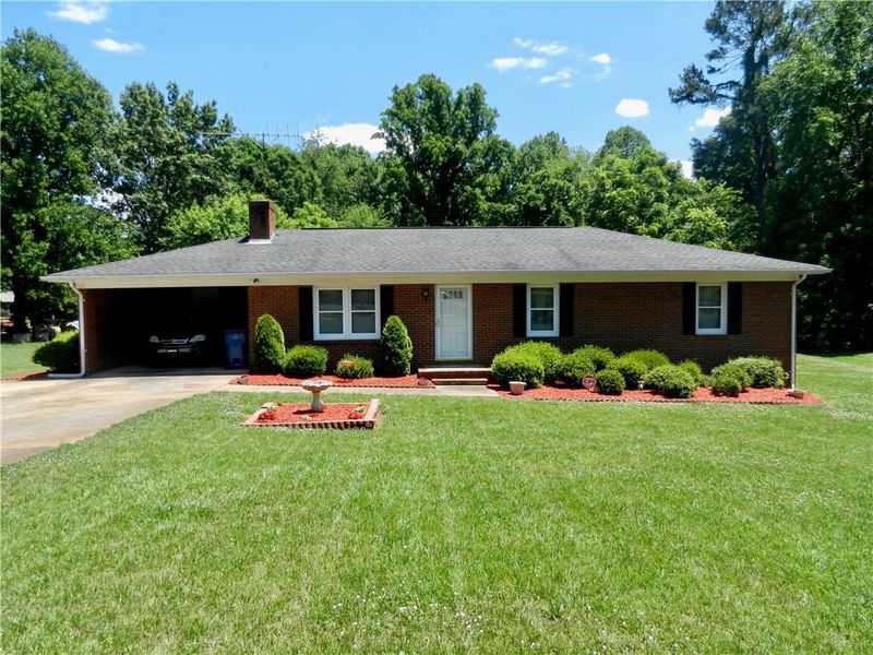 1744 Hamilton St, Hickory, NC 28602