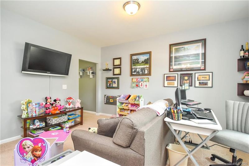 125 Thomas Springs Dr, Mount Holly, NC 28120