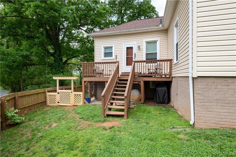 202 3rd Ave SE, Hickory, NC 28602