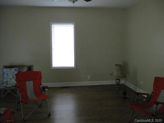 103 Thornburg Rd, Dallas, NC 28034