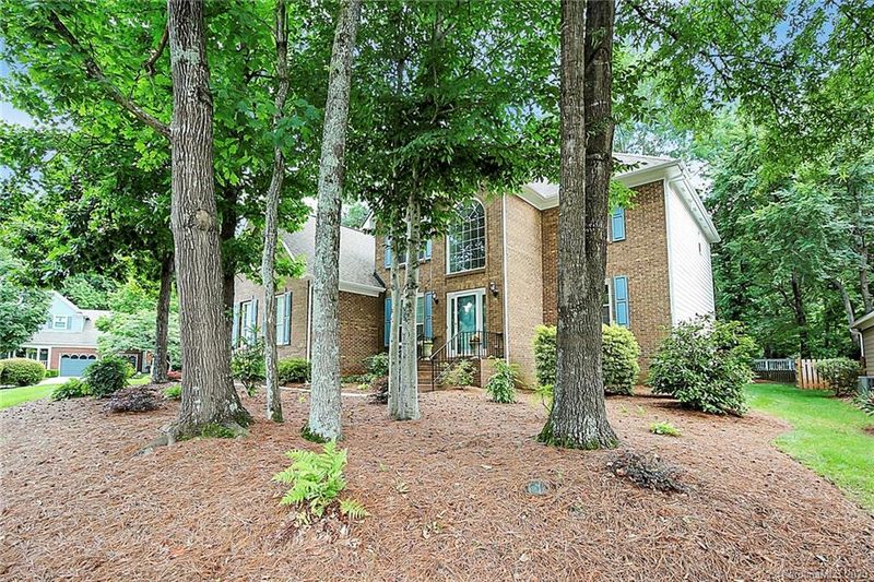 9201 Ivy Brook Ct, Charlotte, NC 28269