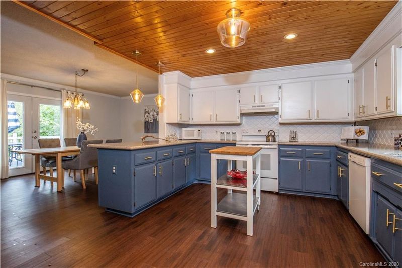 1206 Molokai Dr, Tega Cay, SC 29708