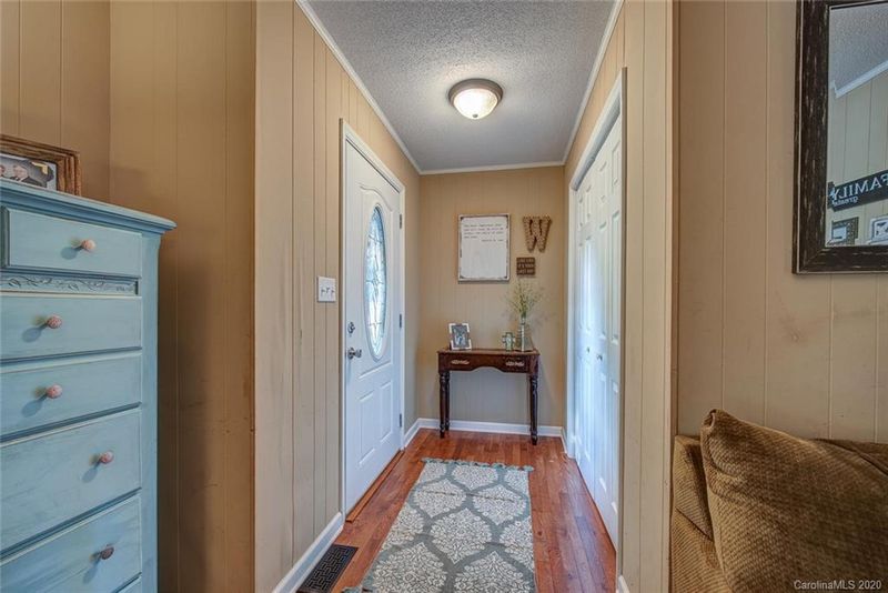 1009 Jonathan Dr, Bessemer City, NC 28016