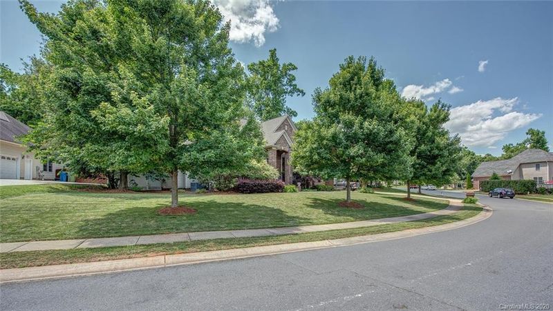 129 Creek Side Dr, Mount Holly, NC 28120