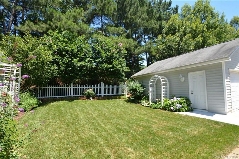 11266 Heritage Green Dr, Cornelius, NC 28031