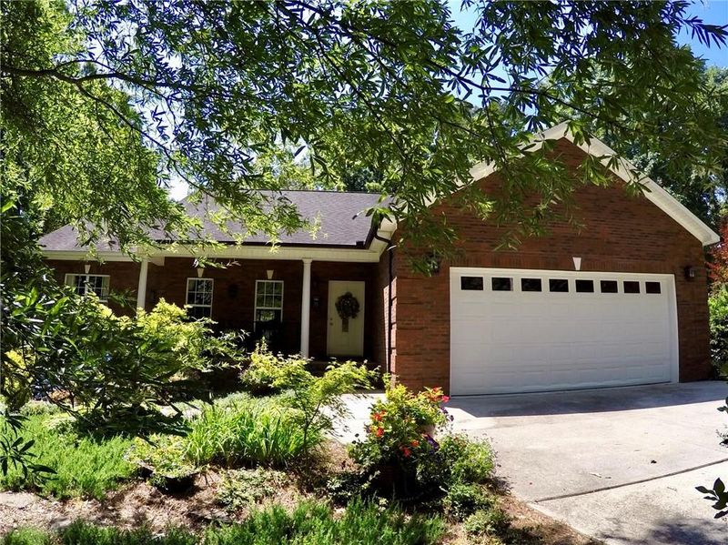 35 Forest Cir, Maiden, NC 28650