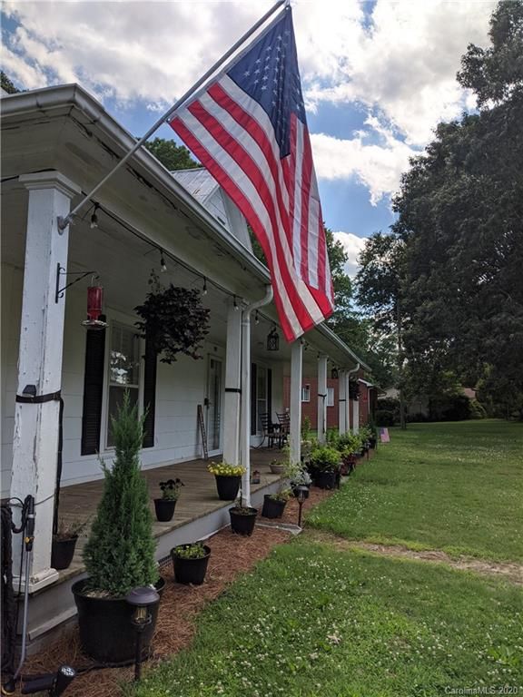 404 E Chestnut St, Stanley, NC 28164
